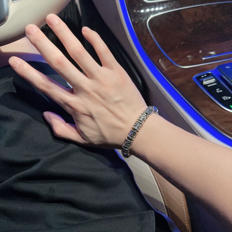 chr1st1an D10r bracelets